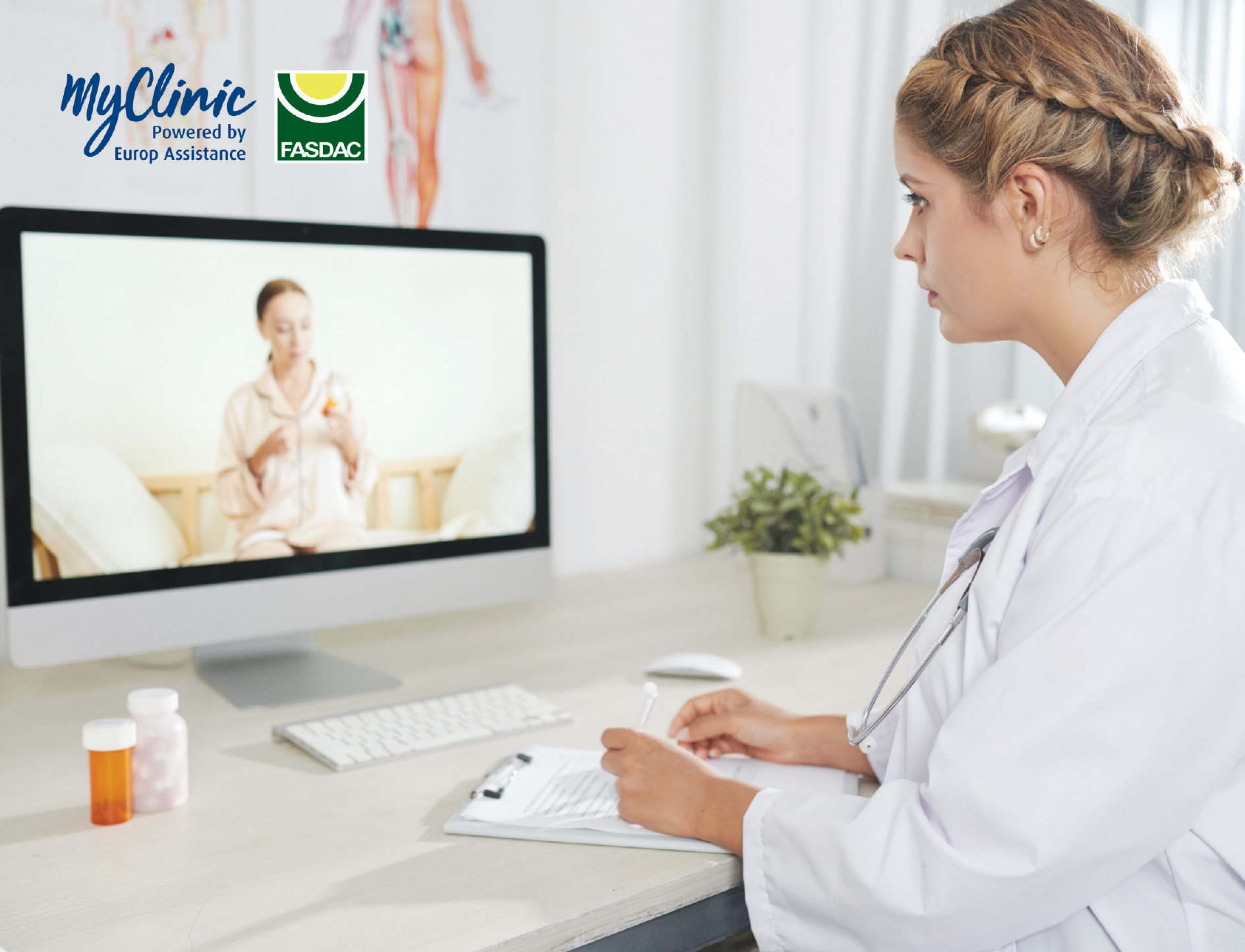 medico sta effettuando un video consulto con un paziente