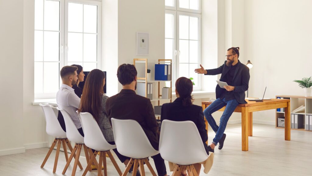 immagine persone che dialogano, formazione, executive professional