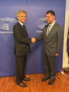 presidente paolo scarpa con maurizio molinari manageritalia lombardia parlamento europeo