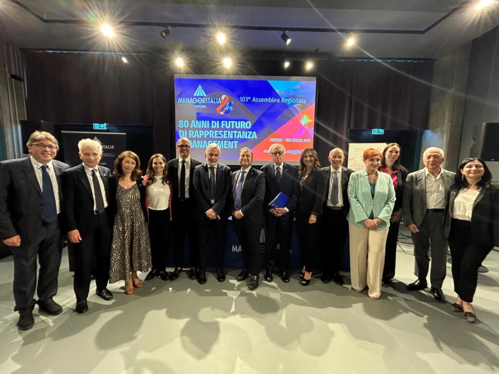 persone all'assemblea di manageritalia toscana - maggio 25