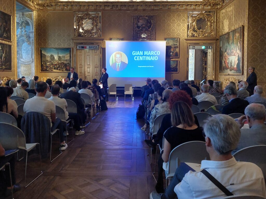 platea di spalle all'evento turismo del gusto